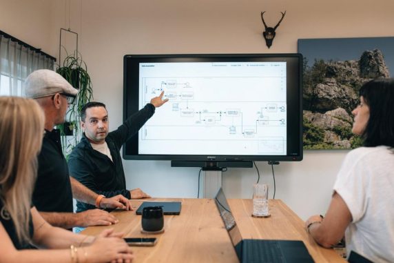 1761441716-1556094_1280x1024