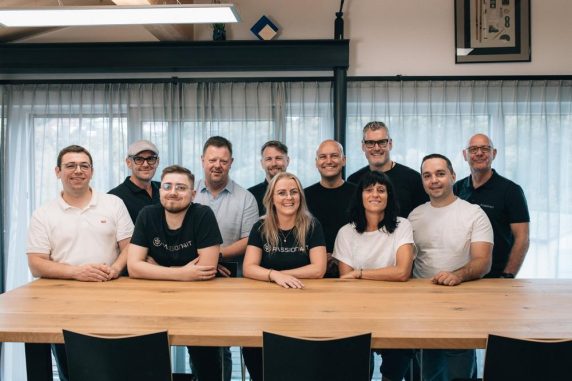 1761472220-1555941_1280x1024