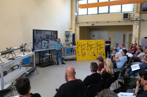 1761494143-1565227_1280x1024