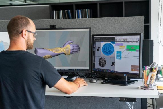 1761525385-1538074_1280x1024