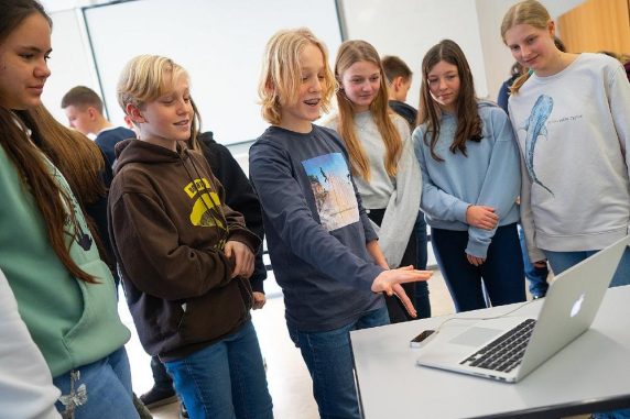 1761967222-1572071_1280x1024